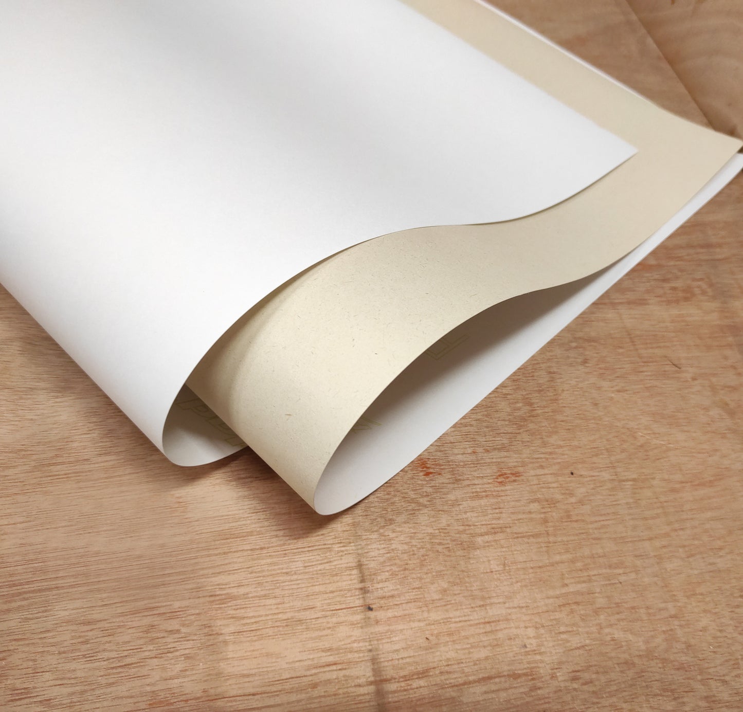 Adhesivo bond tono natural pliego 70x50cm