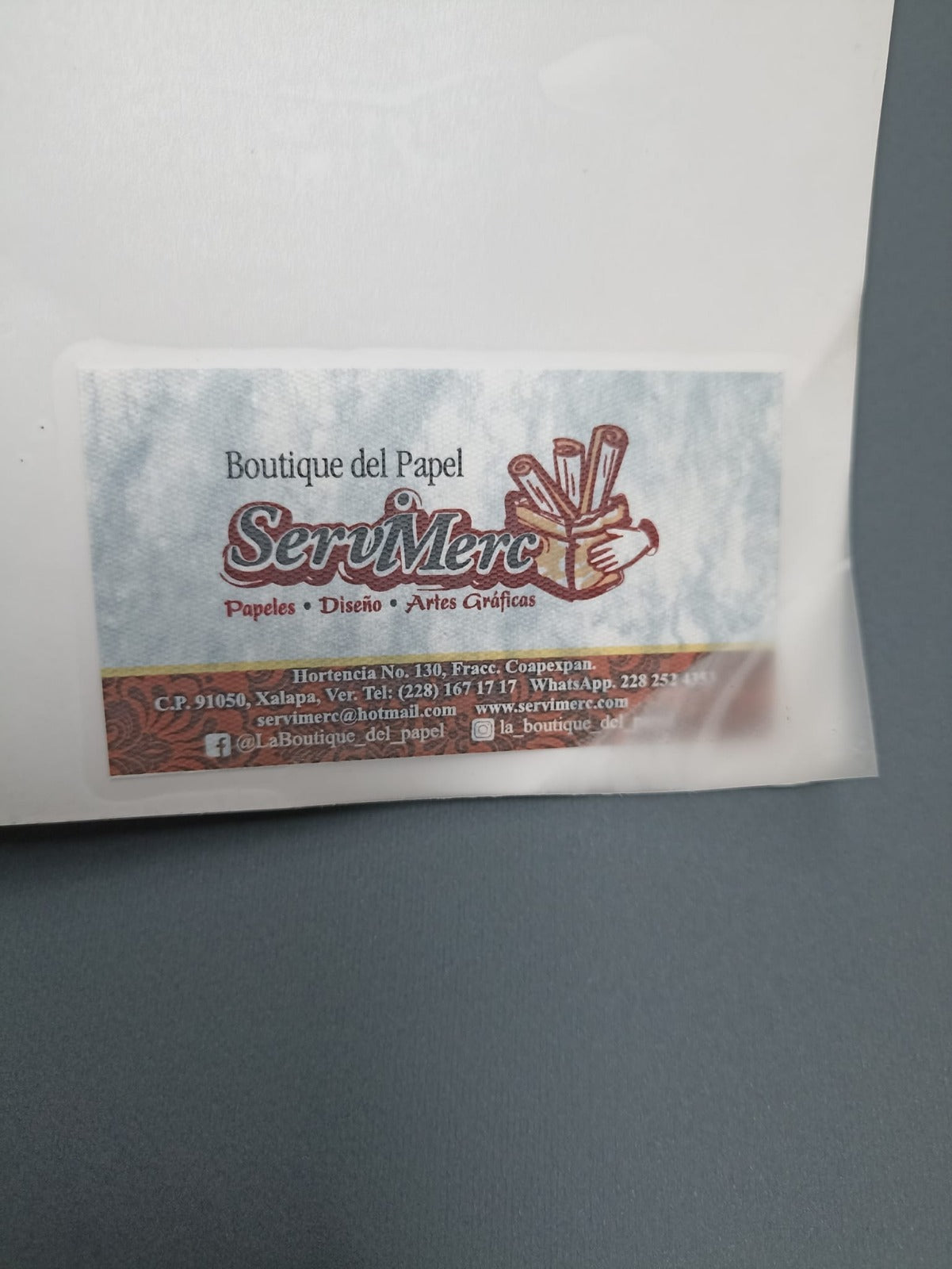 Adhesivo POLYESTER MATE tipo albanene 33x48 cm