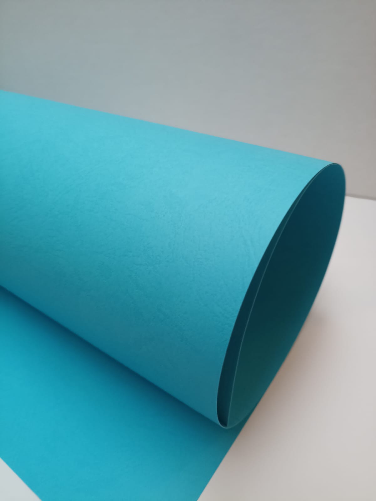 CART. PIEL BUFFALO 58x89cm 240 gr AZUL TURQUEZA