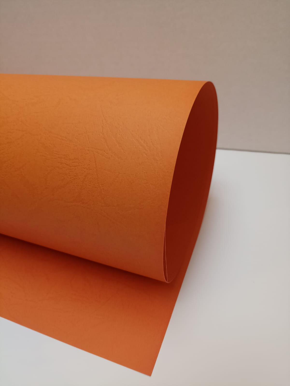 CART. PIEL BUFFALO 58x89cm 240 gr NARANJA