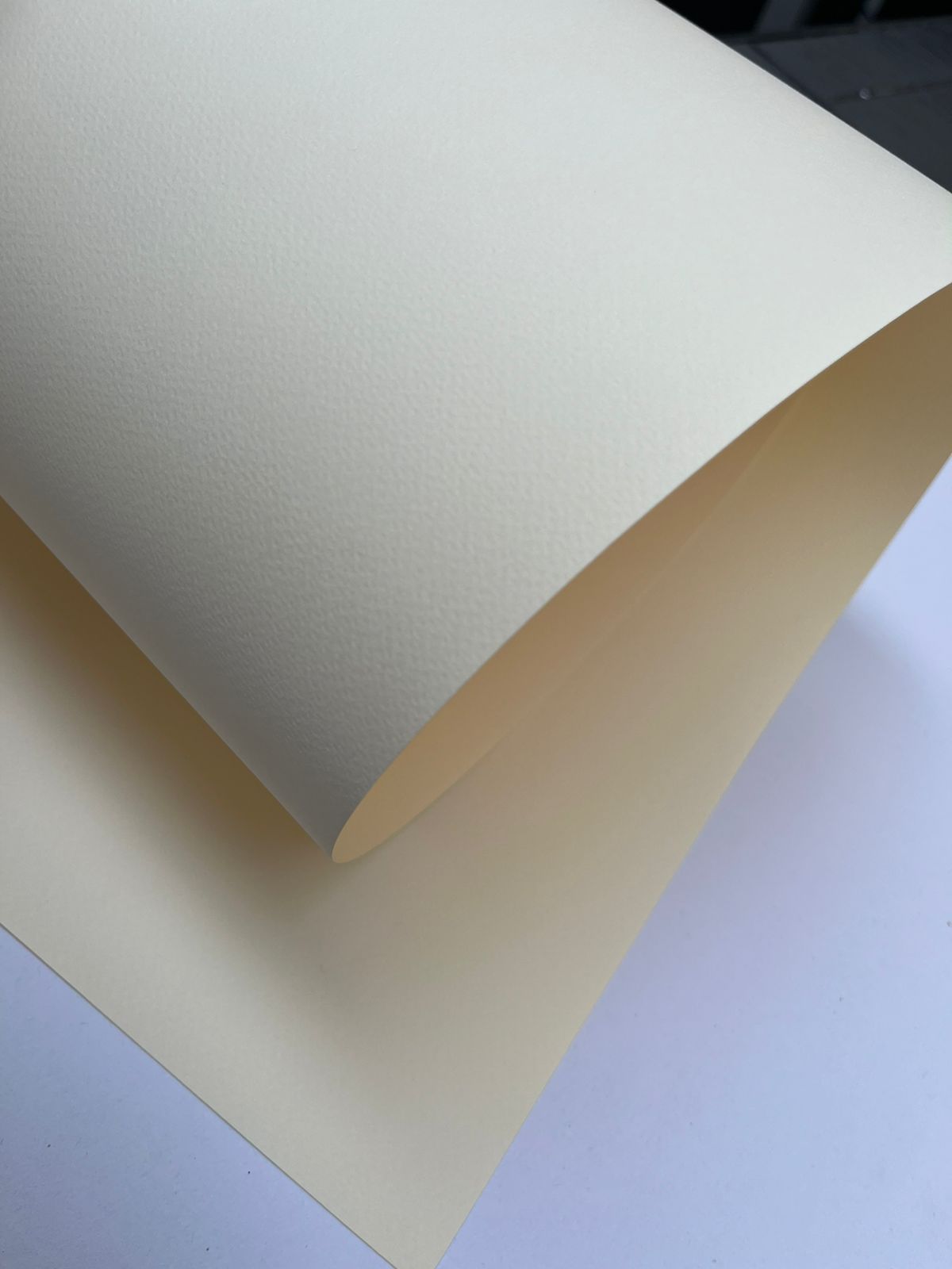 Fabriano Tiziano Crema 160Grs. 70 X 100 112 Kg.