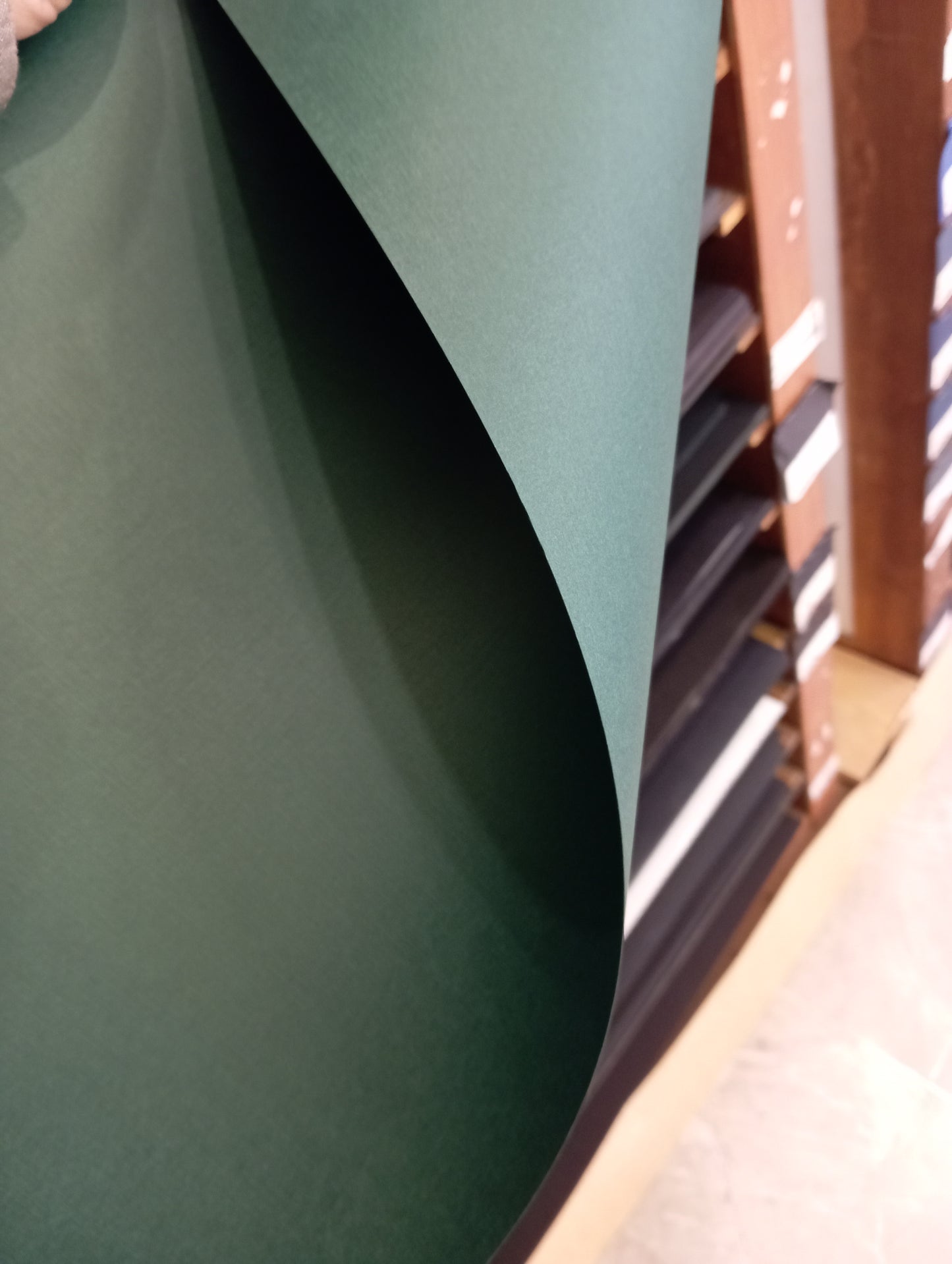 Carta. Sundance linen verde Esmeralda 66x101cm 216g