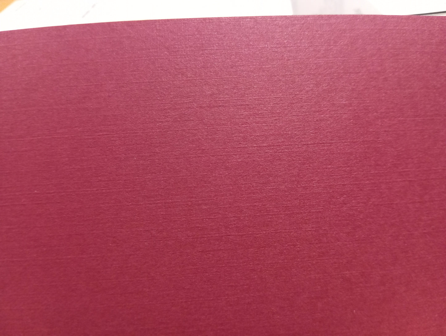 Cart. Royal Linen Color Burdeos Vino/Guinda 58X89 270Grs 140Kg